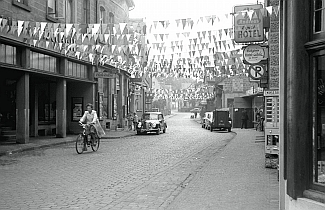  Blick vom Oberen Markt in die Bahnhofstraße -